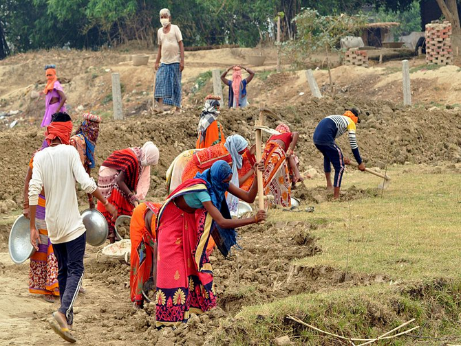 According to the SBI report, under the VB G RAM G Act, states are set to gain ₹17,000 crore despite the revised 60:40 funding structure